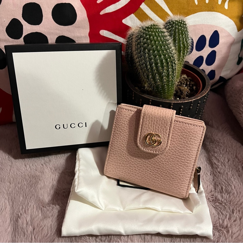 GUCCI Pebbled Calfskin GG Marmont French Wallet